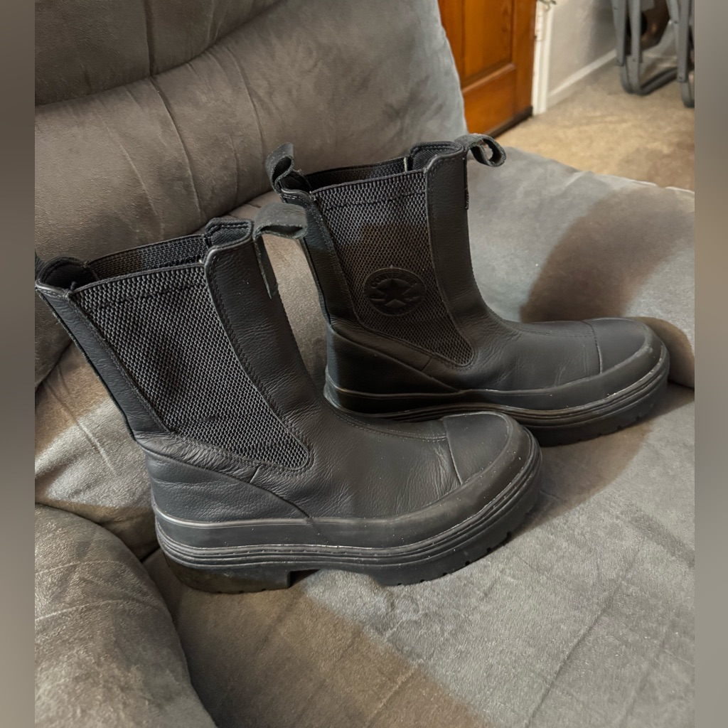 Euc Chuck Taylor All Star Lugged Heel Chelsea Boot Black. Size 8.5 Women's